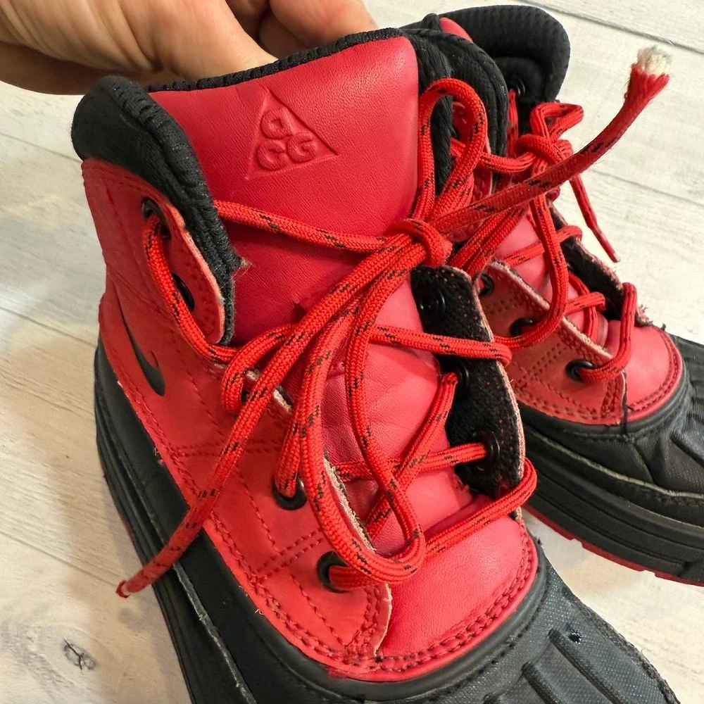 Nike ACG Woodside 2 High Boots little kids Size 13 red Black‎ 524873-601